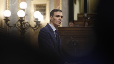 Színre lépett és asztalra csapott az 