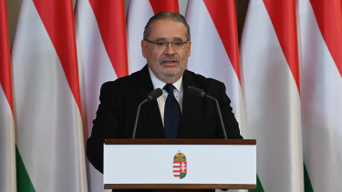 Veszélybe kerültek a magyarországi béremelések: egyetlen kiutat látnak a munkaadók
