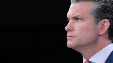Százasával sorakoznak a hajók a kulcsfontosságú átjáróban: Hegseth elárulta, mit lép most Amerika