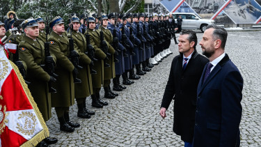 Leghűségesebb szövetségesébe gázolt bele az Egyesült Államok? – Leforrázva állnak az európai katonai nagyhatalom vezetői
