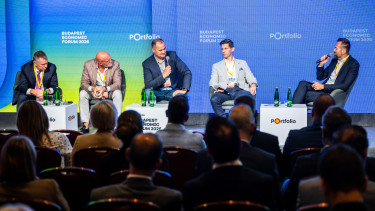 A magyar tőzsde jelentéktelen, csak az európai tőkepiac lehet versenyképes – éles vélemények a Portfolio nagyvállalati paneljén
