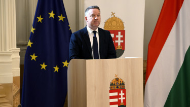 Lecsapolják a mocsarat: a kormány felbontotta a tízmilliárdos szerződéseket