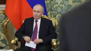 Egyetlen feltételt szabott Putyin a béketárgyalásoknak: Zelenszkijnek döntenie kell