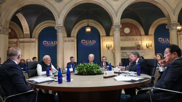 Addig keveri Trump a lapokat, míg végül a saját Kína-ellenes gigaszövetségét rombolhatja le ezzel