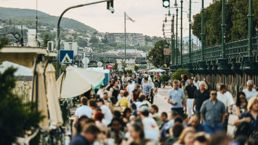 Csak május 1-jén nyílik meg a pesti rakpart