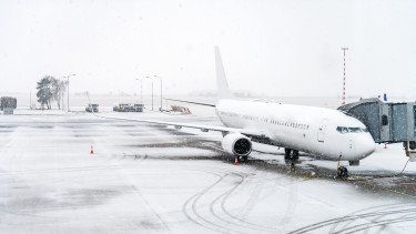 Lecsapott az extrém téli időjárás: rengeteg járatot töröltek Európa egyik legforgalmasabb repterén