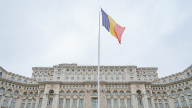 Megtörtént az elképzelhetetlen Romániában – A kormányzás kapujában a szélsőjobb?