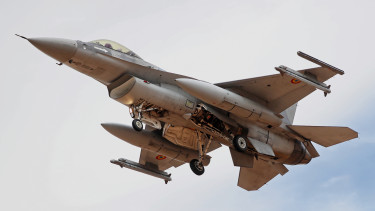 Bejelentették: orosz légi eszköz tört be a NATO légterébe - Azonnal lelőtték az F-16-osok