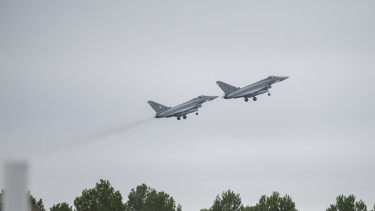 Orosz dróntámadás miatt veszélybe került NATO „keleti bástyájának” légtere: felszálltak az F-16-osok és az Eurofighterek