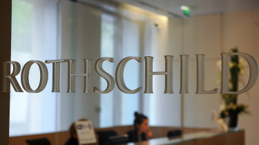 Turbófokozatra kapcsol a Rothschild: utánaerednek a Közel-Keletre költöző dúsgazdagoknak