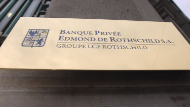 Razzia a Rothschildok bankjánál, nagyon súlyos cselekményekről beszél a külügyminiszter