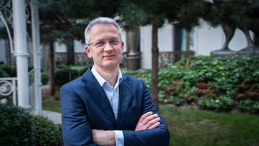 Háborús válság, csordaszellem és devizapiaci hullámvasút – hova tegyük a pénzünket 2026-ban?