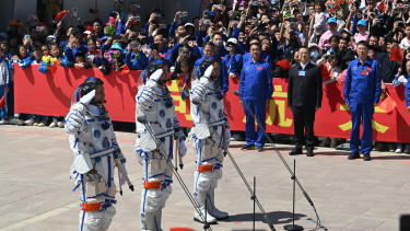 Három űrhajós rekedt a „nagy semmiben”, vallottak az állapotukról