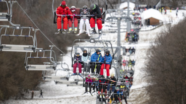 Elszálltak az árak a népszerű síparadicsomokban: ennyit kell fizetni egy napért