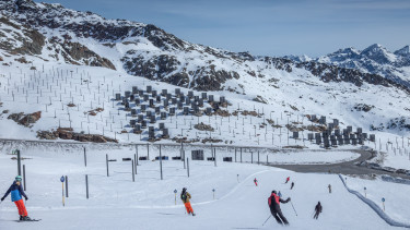 Hógyárak és adatközpontok a hegyen: high-tech sípályák menthetik meg a klímaváltozástól az alpesi síelést