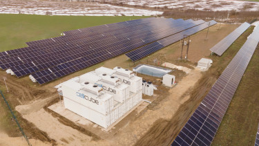 Egy különleges folyadék oldhatja meg a napelemes rendszerek legnagyobb problémáját