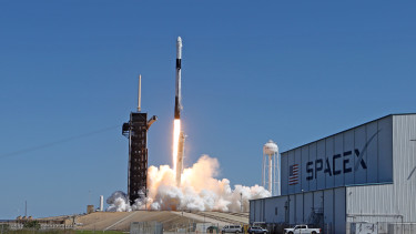 Súlyos lépésre készül a SpaceX: az egész űripart megrengetheti a rakétahiány