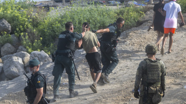 Nem nyugszanak a kedélyek Ceutánál: összecsapások robbantak ki Marokkóban