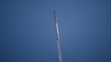 Elon Musk szerint hamarosan akár óránként lőhetik ki a világ legnagyobb rakétáját