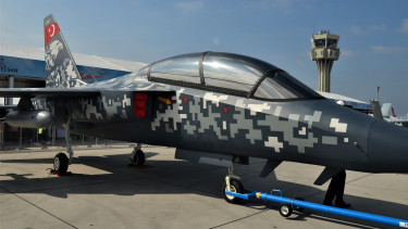 Teljesen leválna az USA-ról a NATO egyik legerősebb hatalma - Új vadászgépet villantottak