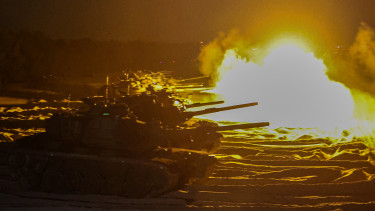 Sokasodnak a jelek, hogy egy katonai invázió készül a feszült térségben: már a dátum is megvan