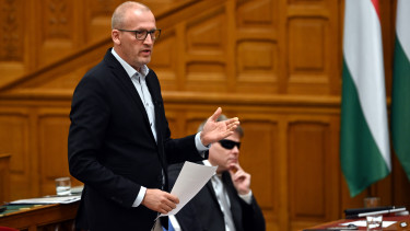 Tarr Zoltán bocsánatot kért a kormány nevében – évtizedes helyzetet változtatna meg