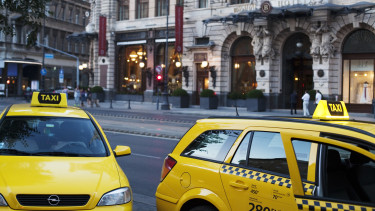 A BL-döntős hétvégén tüntethetnek Budapesten a taxisok