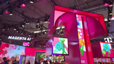 Nagy bejelentés a Magyar Telekom anyavállalatától: Starlinkkel egészíti ki mobilhálózatát