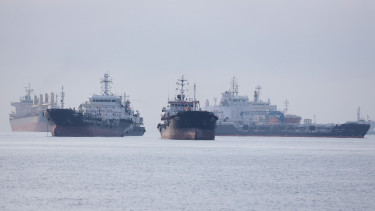 Az egész világ a Hormuzi-szoros megnyitására vár, pedig van itt egy dolog, ami sokkal nagyobb veszélyt jelent