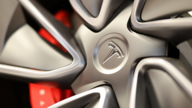 Közel egy évtizedes csúszás után érkezik a Tesla egyik legizgalmasabb autója