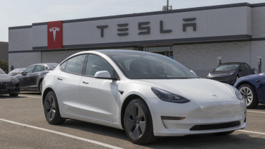 tesla-autóértékesítés-autógyártó-autóipar-autopiac-elektromos-elektromos-autó-márkakereskedés