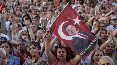török tüntetések