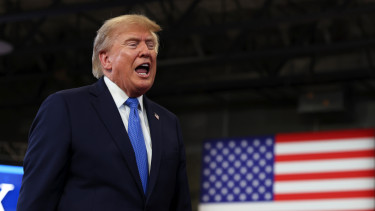 Bejelentette Trump: jön a gazdasági D-nap Irán ellen
