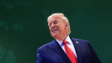 Úgy tűnik, jól érzi magát Trump Davosban, mert csökkenti a Svájcra kivetett vámokat