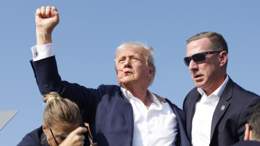 Nagyon úgy néz ki, megint merényletre készültek Trump ellen: aggasztó feljegyzéseket találtak a golfpályánál ólálkodó férfinál