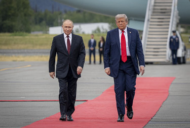 Trump,_Putin_Alaska_Arrival_(9260673)