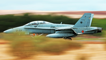 Riasztották a NATO F-18-asait: éles helyzet alakult ki Tulcsánál