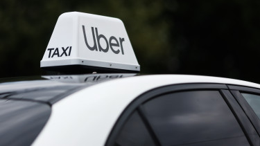 Több mint egymillió forintnyi támogatást ad az Uber a sofőröknek