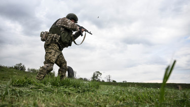 Kész van a békeszerződés, amely örökre lezárhatja az ukrajnai háborút – Már csak egy embernek kell igent mondania