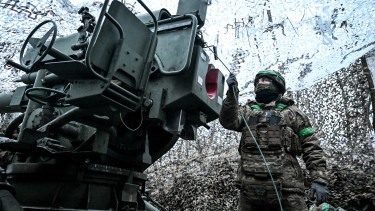 Amerikai tanok gördülnek be Magyarország szomszédjába, NATO-hatalom erőműveit érte támadás – Ukrajnai háborús híreink kedden