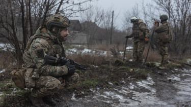Egyre jobban fogy a fronton harcoló ukrán katonák türelme, árulást sejtenek a háttérben