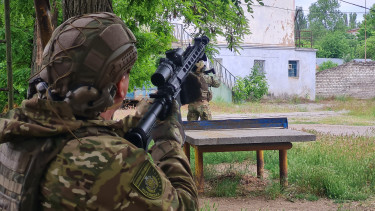 Oroszország tárgyalni akar, Moszkva atommeghajtású csatacirkálót villantott – Ukrajnai háborús híreink pénteken 