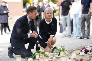 Ulf Kristersson svéd miniszterelnök és Magdalena Andersson, az ellenzéki Szociáldemokrata Párt vezetője