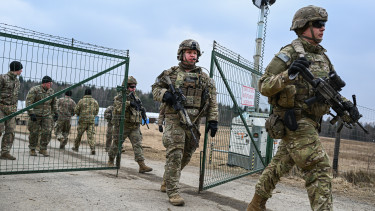 Sorkatonaság: hatalmas változás jön, automatikusan regisztálnak minden 18 és 26 év közötti férfit az Egyesült Államokban