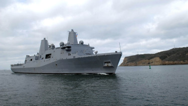 Tűz ütött ki az amerikai haditengerészet egyik legnagyobb hadihajóján: órákig lángolt a USS New Orleans