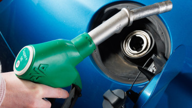 Üzemanyagdrágulás: nem lenne szabad így árat emelni, mégis hatalmasat nyerészkednek a cégek