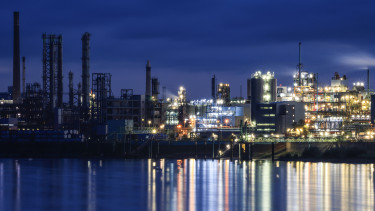 Mindenki a német autóipar válságáról beszél, de van egy másik szektor, ami legalább akkora bajban van