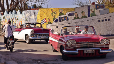 Kiszivárgott: titkos találkozót tartottak, miközben zúgnak a harci dobok Donald Trump hátsó udvarában