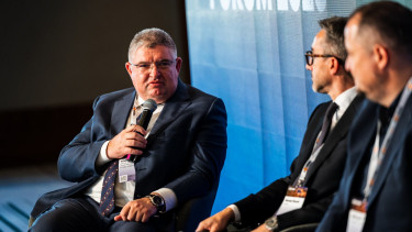 Milliárdos sajátrészvény-visszavásárlást tervez a következő egy évben az Opus