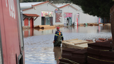 Viharfront pusztít áradásokkal, már halálos áldozata is van Görögországban